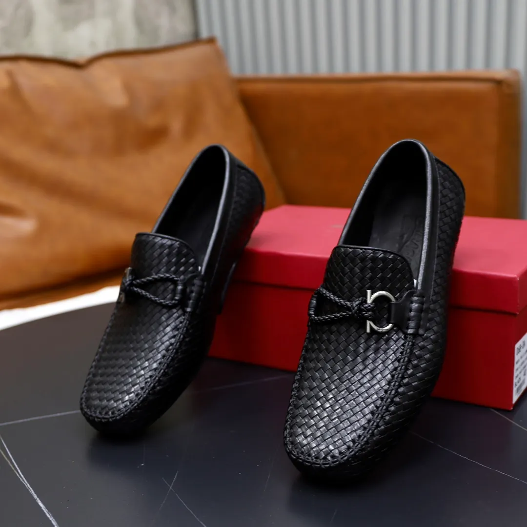Men's shoes: 280🙅‍♂️🙅‍♂️🙅‍♂️Niuli Brand: Ferragamo Standard code: Men's code 38/44 (45 customized) Grade: Same as the official website Material: Original imported cowhide leather lining Original wear-resistant lightweight outsole Style category: Men's casual slip-on shoes Distinguished luxury brand elements top luxury Color: Actual picture color